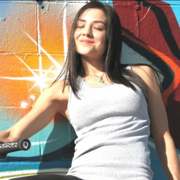 Meet your Top Seller ⛸⛸ - Picture 3 of 3